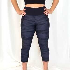 Lululemon Black and Dark Blue Camo Mesh Panel Cropped Leggings (986)